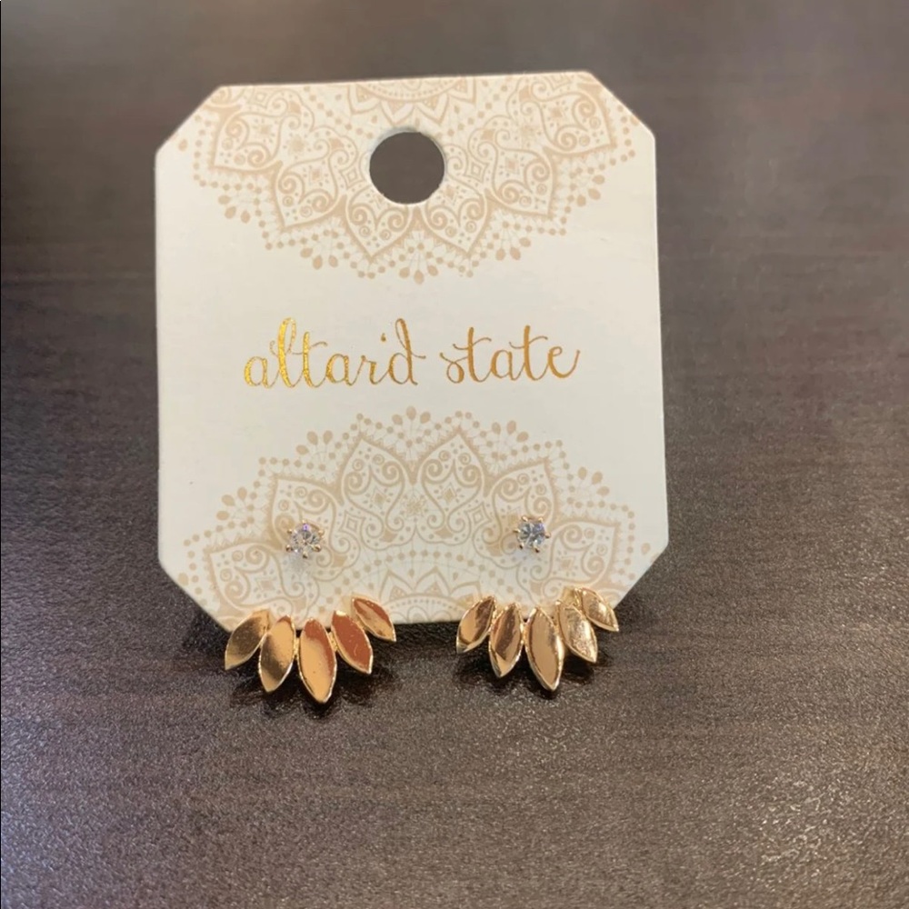 Gold studded dangled earrings